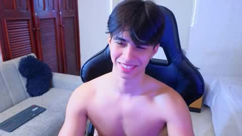 Snapshot of carl_dixon chatting on 10/29/25, 01:13 carl_dixon online show from 10/29/25, 01:13