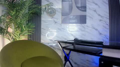 Snapshot of carla_parissii chatting on 02/13/25, 05:11 Carla online show from 02/13/25, 05:11