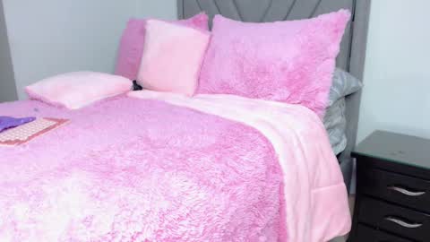 Snapshot of carla_santini chatting on 03/08/25, 02:12 Carla Santini online show from 03/08/25, 02:12