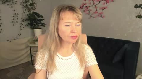 Carla Vogue online show from 11/15/25, 05:49