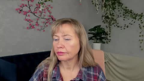 Carla Vogue online show from 11/19/25, 06:02