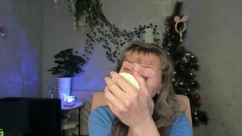 Carla Vogue online show from 12/14/25, 02:50