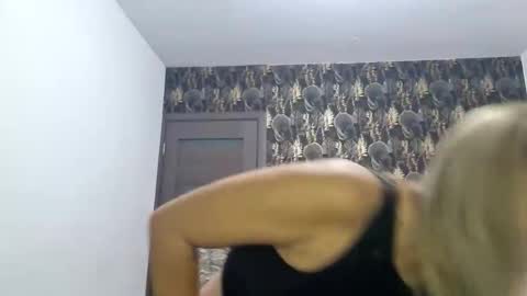 Snapshot of carlastacefun chatting on 10/28/25, 03:54 CarlaStaceFun online show from 10/28/25, 03:54