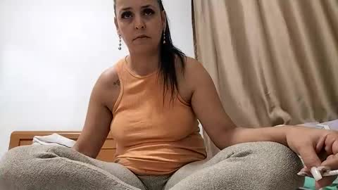 Snapshot of carlasweet00 chatting on 11/01/25, 02:24 carlasweet00 online show from 11/01/25, 02:24