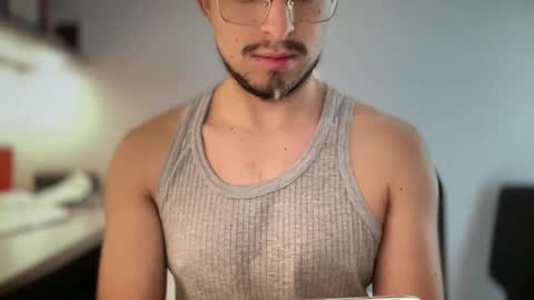 Snapshot of carlcarlinches4 chatting on 12/17/25, 02:34 carlcarlinches4 online show from 12/17/25, 02:34