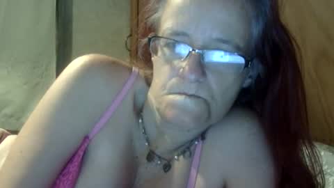 Snapshot of carleeswoman08 chatting on 04/14/26, 12:11 carleeswoman08 online show from 04/14/26, 12:11