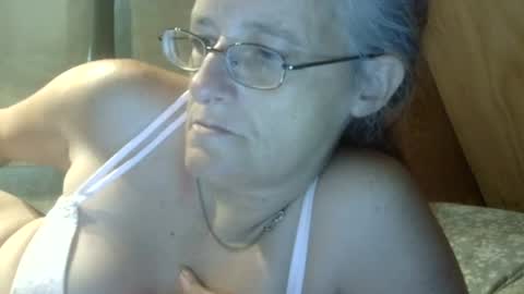 Snapshot of carleeswoman08 chatting on 06/19/26, 02:21 carleeswoman08 online show from 06/19/26, 02:21