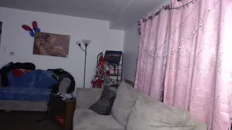 Snapshot of carliecreams chatting on 01/08/25, 03:08 Carlie online show from 01/08/25, 03:08