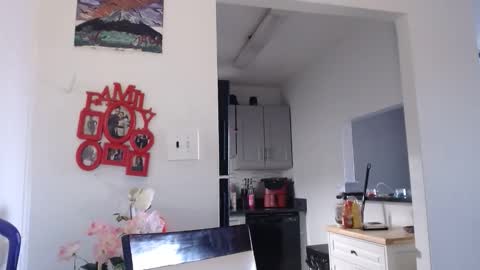 Carlie online show from 04/05/26, 12:02