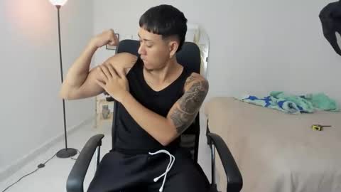 Snapshot of carlitosex09 chatting on 03/04/26, 05:02 master online show from 03/04/26, 05:02