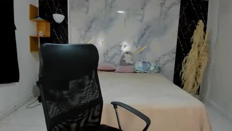 Snapshot of carlitosex09 chatting on 04/18/26, 01:15 master online show from 04/18/26, 01:15