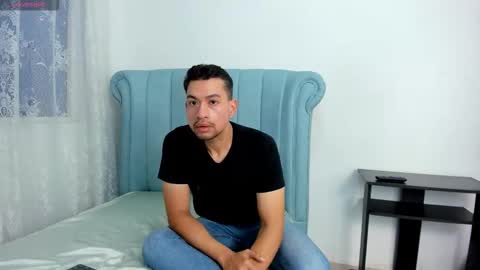 Snapshot of carloholmes chatting on 11/14/25, 11:53 Carlos online show from 11/14/25, 11:53