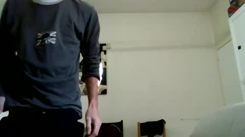 Snapshot of carlos037tm chatting on 11/18/25, 09:36 Carlos online show from 11/18/25, 09:36