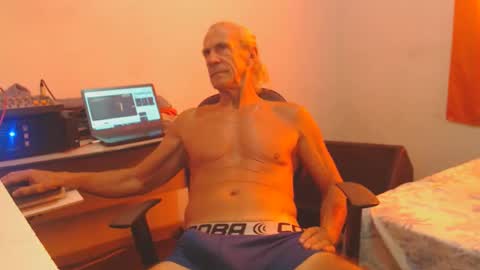 Snapshot of carlos2557 chatting on 04/21/26, 11:27 carlos online show from 04/21/26, 11:27