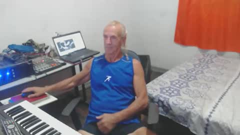 Snapshot of carlos2557 chatting on 05/07/26, 11:32 carlos online show from 05/07/26, 11:32
