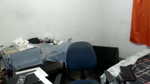 Snapshot of carlos2557 chatting on 05/27/26, 01:57 carlos online show from 05/27/26, 01:57