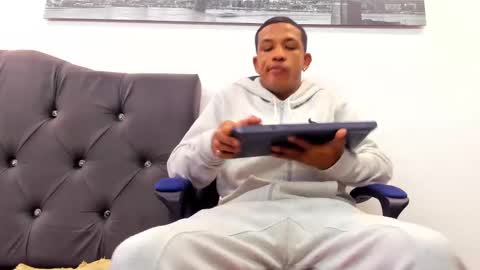 carlos_alber12 online show from 03/05/25, 07:27