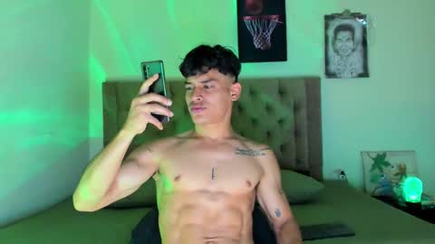 Snapshot of carloshero69 chatting on 11/27/25, 01:46 carloshero69 online show from 11/27/25, 01:46