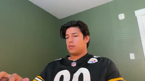 Snapshot of carlosjosecb1 chatting on 09/22/25, 03:25 carlos online show from 09/22/25, 03:25