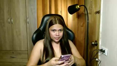 Snapshot of carlota_edwards chatting on 10/25/25, 02:46 Carla online show from 10/25/25, 02:46