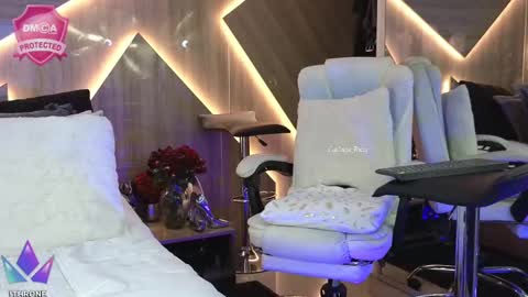 Snapshot of carlotta_ricci chatting on 02/21/25, 04:40 Carla Carla  I am sensual goddes and i was born for loveworshipping and enjoyment. online show from 02/21/25, 04:40