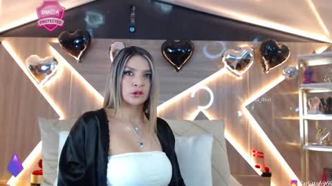 Snapshot of carlotta_ricci chatting on 09/30/25, 10:15 Carla Carla  I am sensual goddes and i was born for loveworshipping and enjoyment. online show from 09/30/25, 10:15