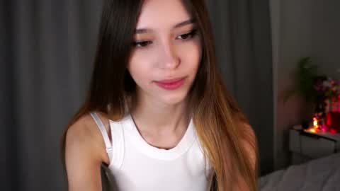 Snapshot of carlottabradney chatting on 04/01/26, 04:13 Emily online show from 04/01/26, 04:13