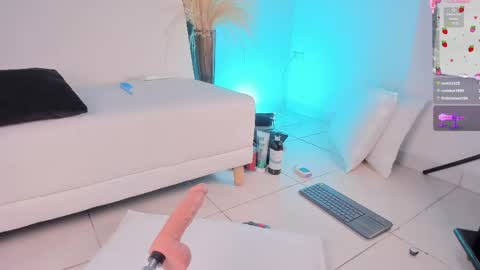 Snapshot of carly__lopez chatting on 05/27/26, 01:57 carly__lopez online show from 05/27/26, 01:57