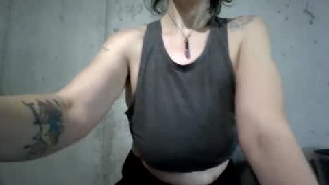 Snapshot of carlysmiles chatting on 12/27/24, 03:37 Carly Smiles online show from 12/27/24, 03:37