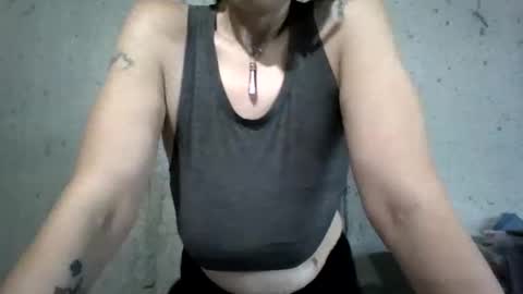 Snapshot of carlysmiles chatting on 01/04/25, 03:28 Carly Smiles online show from 01/04/25, 03:28