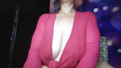 Snapshot of carlysmiles chatting on 10/13/25, 10:59 Carly Smiles online show from 10/13/25, 10:59