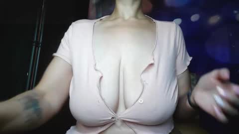 Snapshot of carlysmiles chatting on 10/14/25, 10:05 Carly Smiles online show from 10/14/25, 10:05