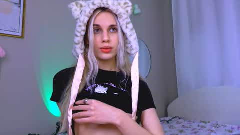 Snapshot of carmen__crybaby chatting on 09/22/25, 05:15 carmen__crybaby online show from 09/22/25, 05:15