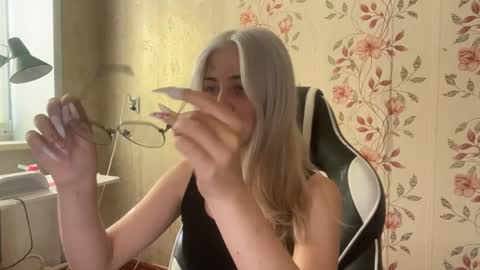 Snapshot of carmenlavelli chatting on 07/03/26, 11:16 Elina online show from 07/03/26, 11:16