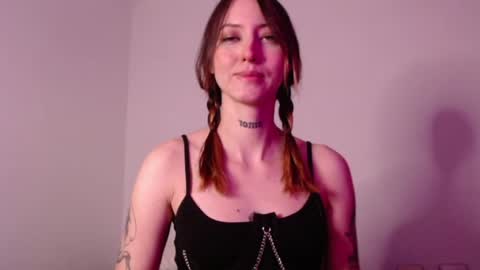 Snapshot of carmennrusso chatting on 10/12/25, 10:31 carmennrusso online show from 10/12/25, 10:31