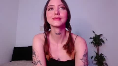 Snapshot of carmennrusso chatting on 11/28/25, 02:36 carmennrusso online show from 11/28/25, 02:36