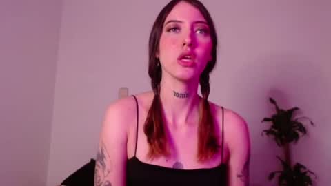 Snapshot of carmennrusso chatting on 11/28/25, 09:28 carmennrusso online show from 11/28/25, 09:28