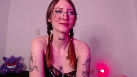 Snapshot of carmennrusso chatting on 12/16/25, 04:50 carmennrusso online show from 12/16/25, 04:50