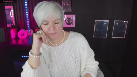 Snapshot of carmensoft chatting on 10/28/25, 09:06 Carmen online show from 10/28/25, 09:06