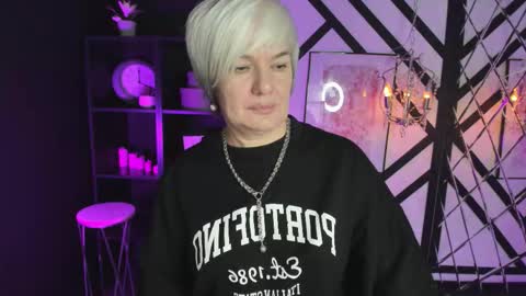 Snapshot of carmensoft chatting on 11/10/25, 08:52 Carmen online show from 11/10/25, 08:52