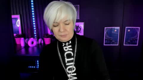 Snapshot of carmensoft chatting on 11/25/25, 08:53 Carmen online show from 11/25/25, 08:53