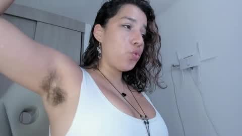 Snapshot of carmesix__ chatting on 05/17/26, 01:40 carmesix__ online show from 05/17/26, 01:40