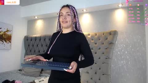 Caro Fisher online show from 12/17/25, 01:06