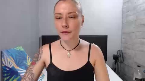 Caro milf  online show from 09/15/25, 11:27