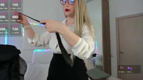 carol_may_ online show from 04/19/26, 06:02