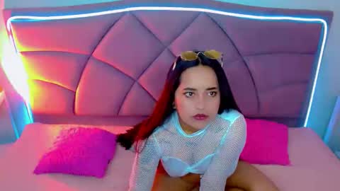 Snapshot of carolaine01 chatting on 11/13/25, 03:00 Carolaine01 online show from 11/13/25, 03:00