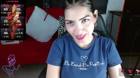 Snapshot of carolaine69_ chatting on 05/04/26, 02:02 Caroline online show from 05/04/26, 02:02