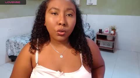 Snapshot of caroldelatorre chatting on 02/18/25, 10:36 Carol de la torre online show from 02/18/25, 10:36