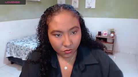 Snapshot of caroldelatorre chatting on 02/20/25, 10:04 Carol de la torre online show from 02/20/25, 10:04