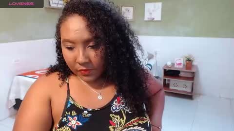 Snapshot of caroldelatorre chatting on 02/27/25, 07:15 Carol de la torre online show from 02/27/25, 07:15